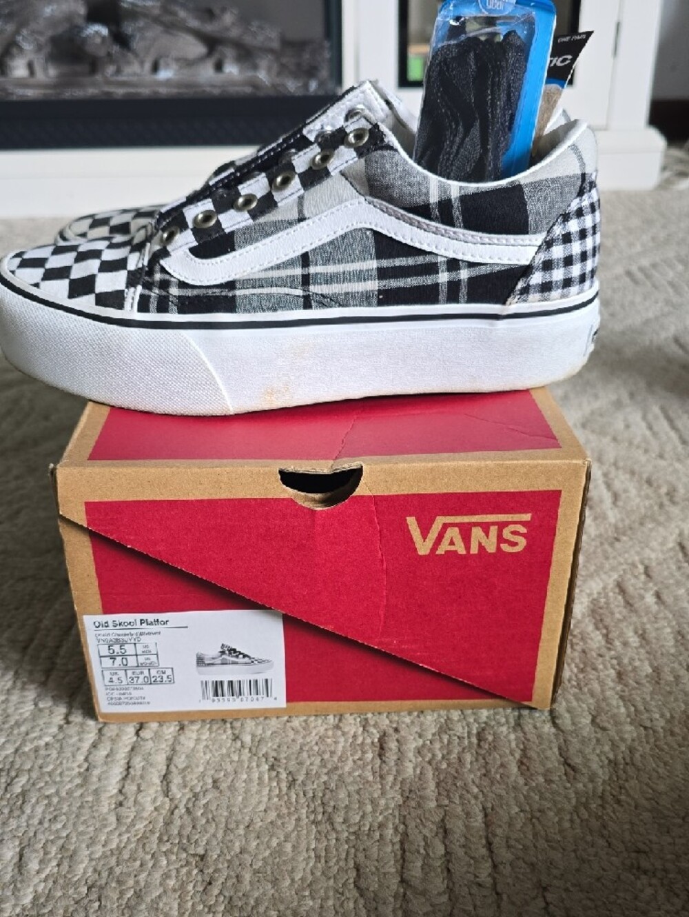 Vans Womans Checkerboard Slip-On/Low Top Sneakers - Black & White - Picture 5 of 7